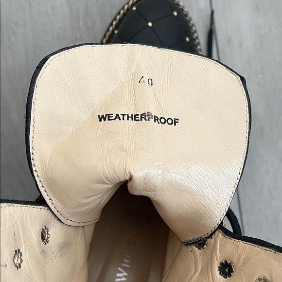 Ron White Tatum Quilted Leather Ankle Boot Gold Accent Waterproof, Size 40/9 - Picture 12 of 14